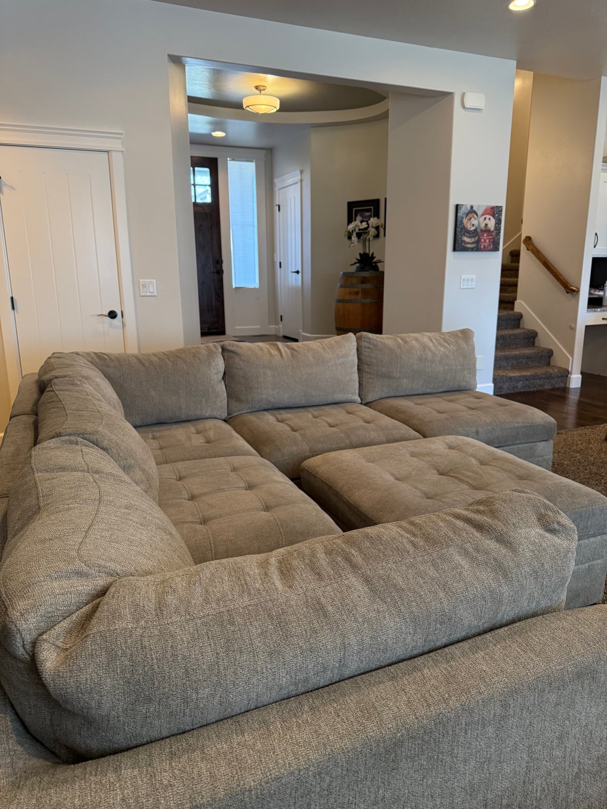 Thomasville Tisdale fab sect beige 6 pc sectional in beige polyester — Modular 6-piece (3 armless, 2 corner wedges, 1 storage ottoman), 6 seats — photo 20 of 22