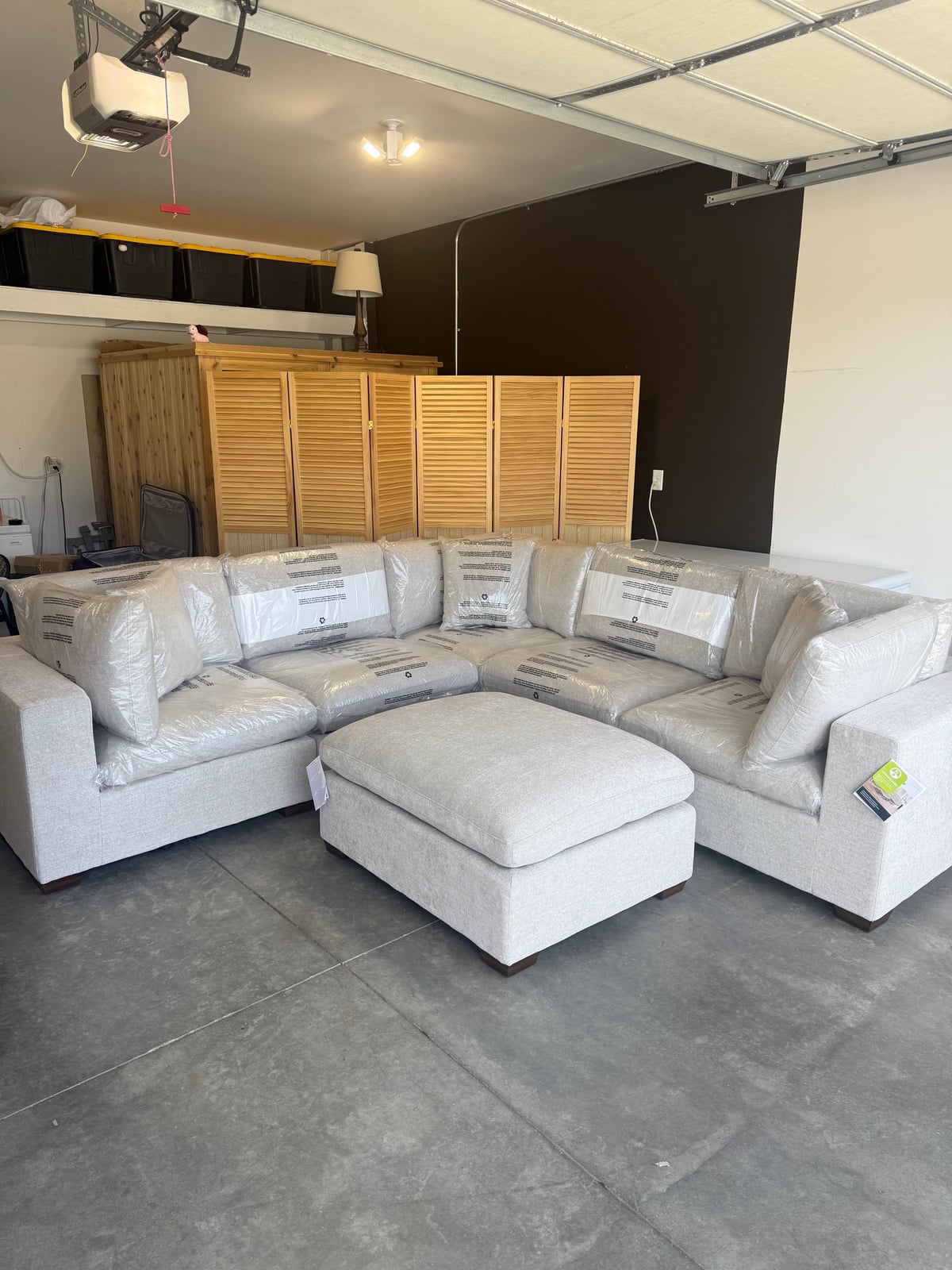 Thomasville Lowell 6-pc Brand New sectional in light gray polyester — Modular (Reconfigurable), 6 seats — photo 9 of 23
