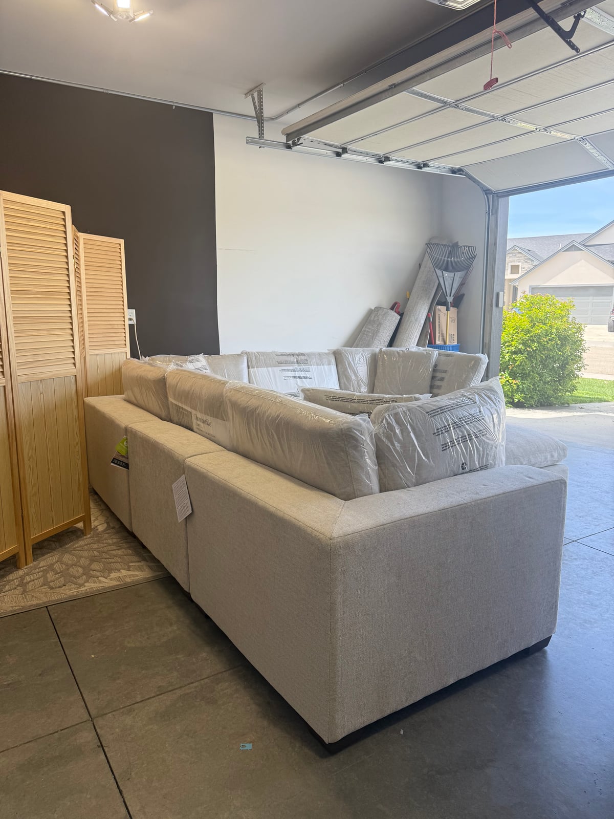 Thomasville Lowell 6-pc Brand New sectional in light gray polyester — Modular (Reconfigurable), 6 seats — photo 8 of 23