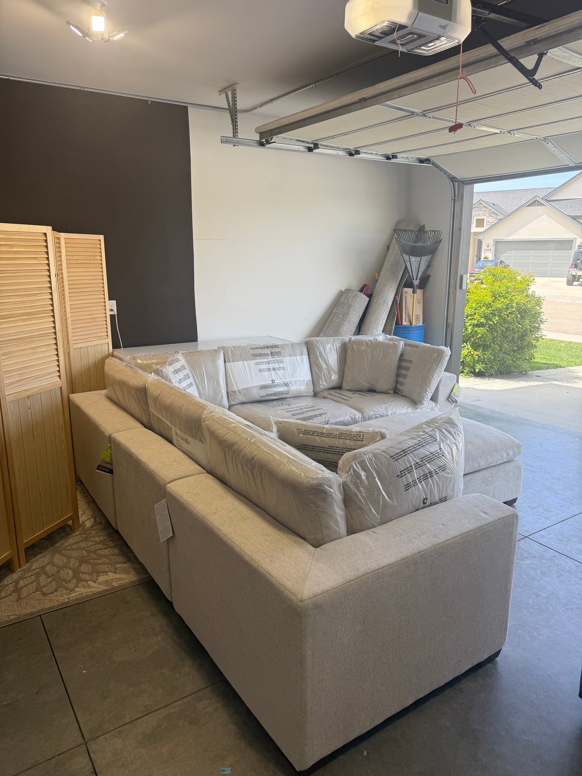 Thomasville Lowell 6-pc Brand New sectional in light gray polyester — Modular (Reconfigurable), 6 seats — photo 7 of 23