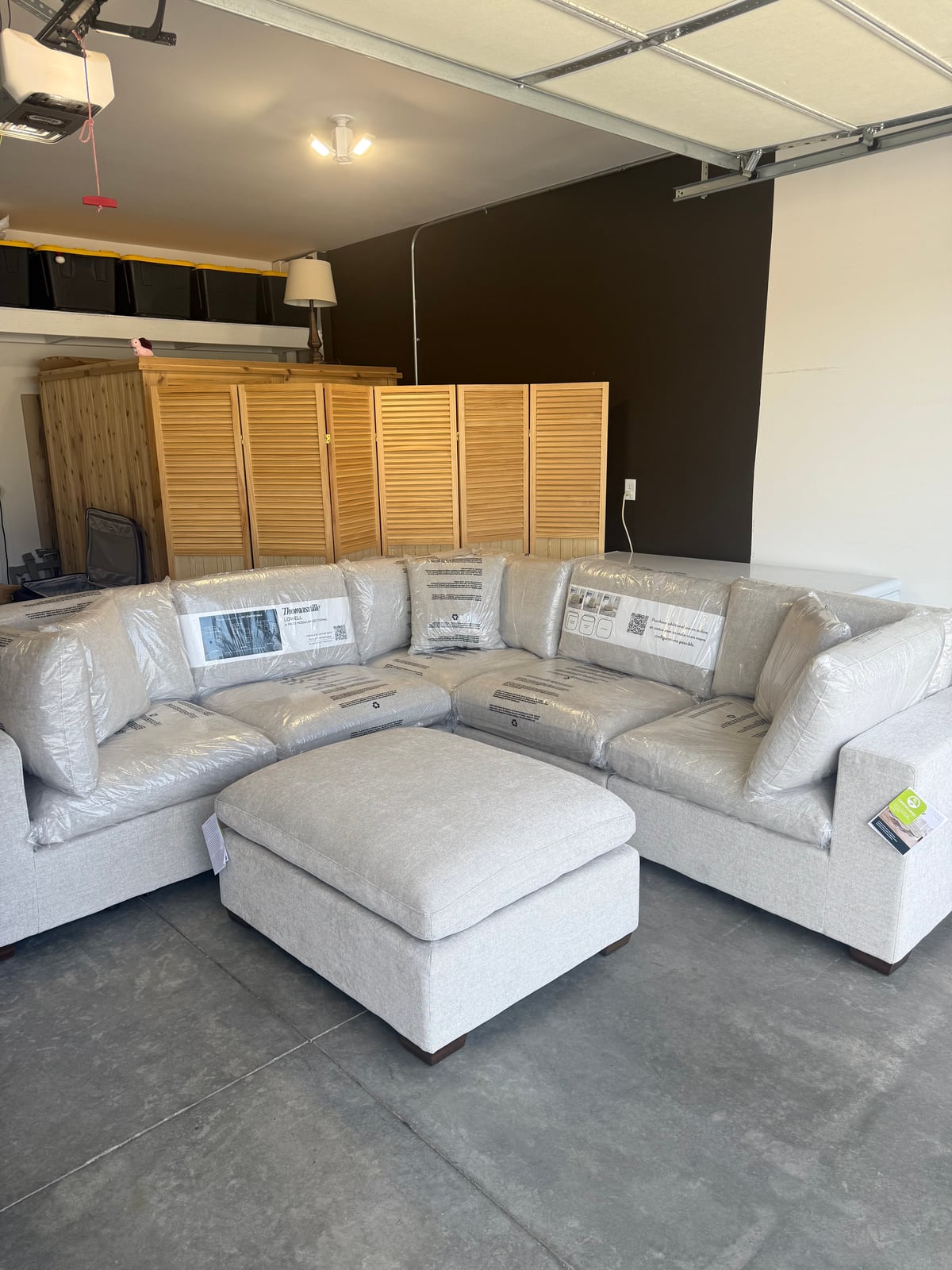 Thomasville Lowell 6-pc Brand New sectional in light gray polyester — Modular (Reconfigurable), 6 seats — photo 6 of 23