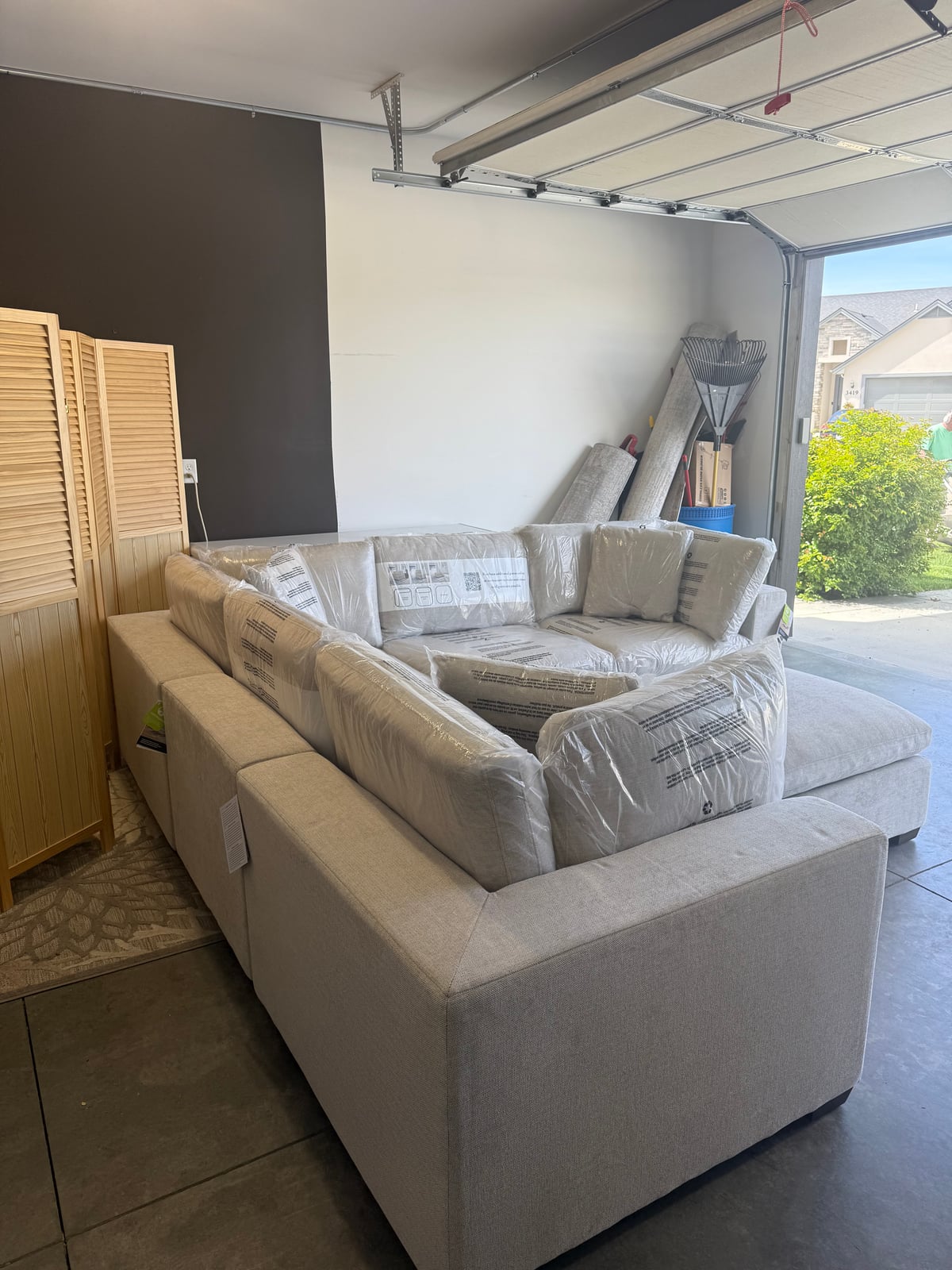 Thomasville Lowell 6-pc Brand New sectional in light gray polyester — Modular (Reconfigurable), 6 seats — photo 19 of 23