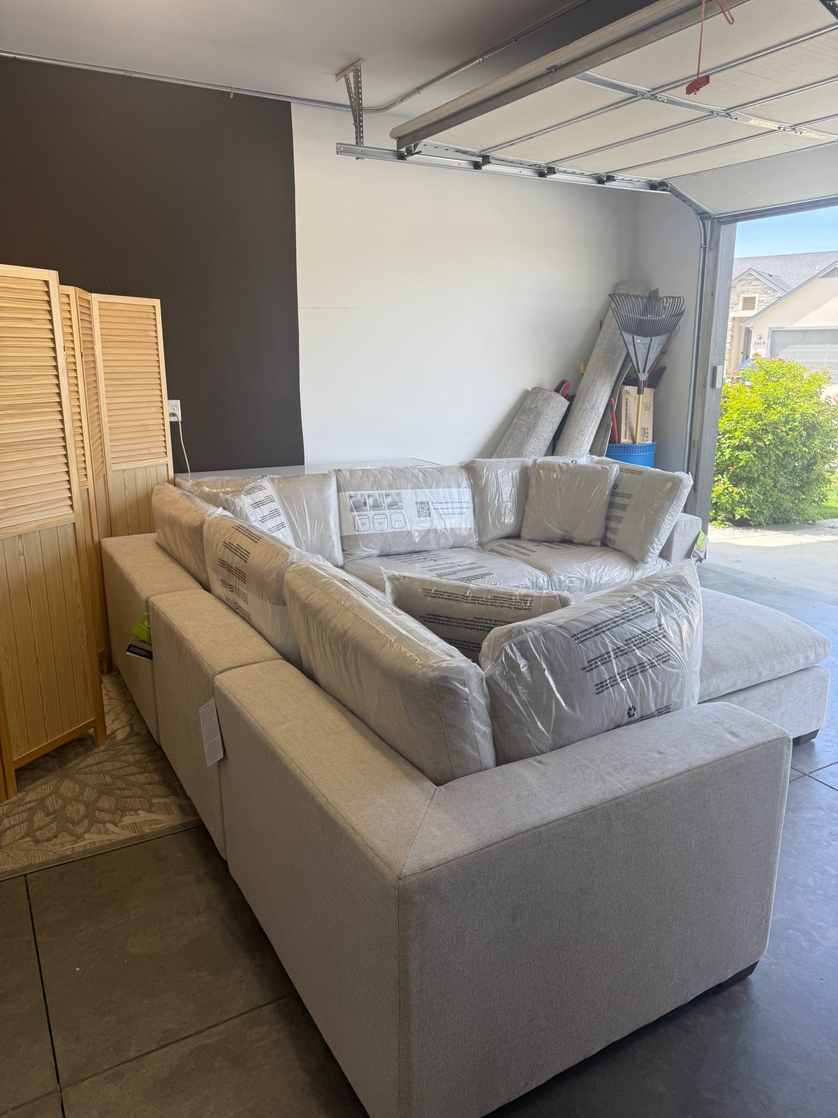 Thomasville Lowell 6-pc Brand New sectional in light gray polyester — Modular (Reconfigurable), 6 seats — photo 20 of 23