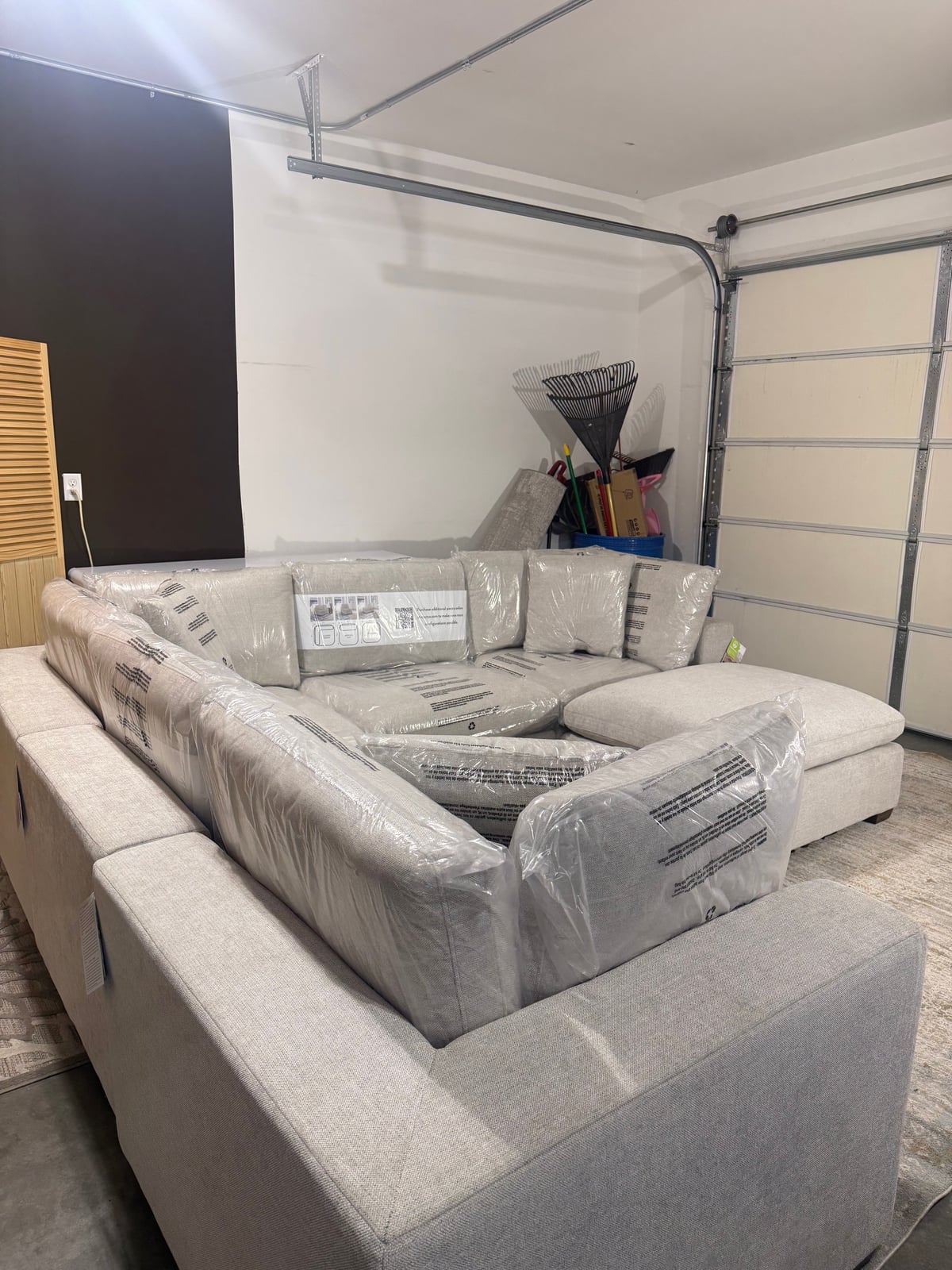 Thomasville Lowell 6-pc Brand New sectional in light gray polyester — Modular (Reconfigurable), 6 seats — photo 3 of 23